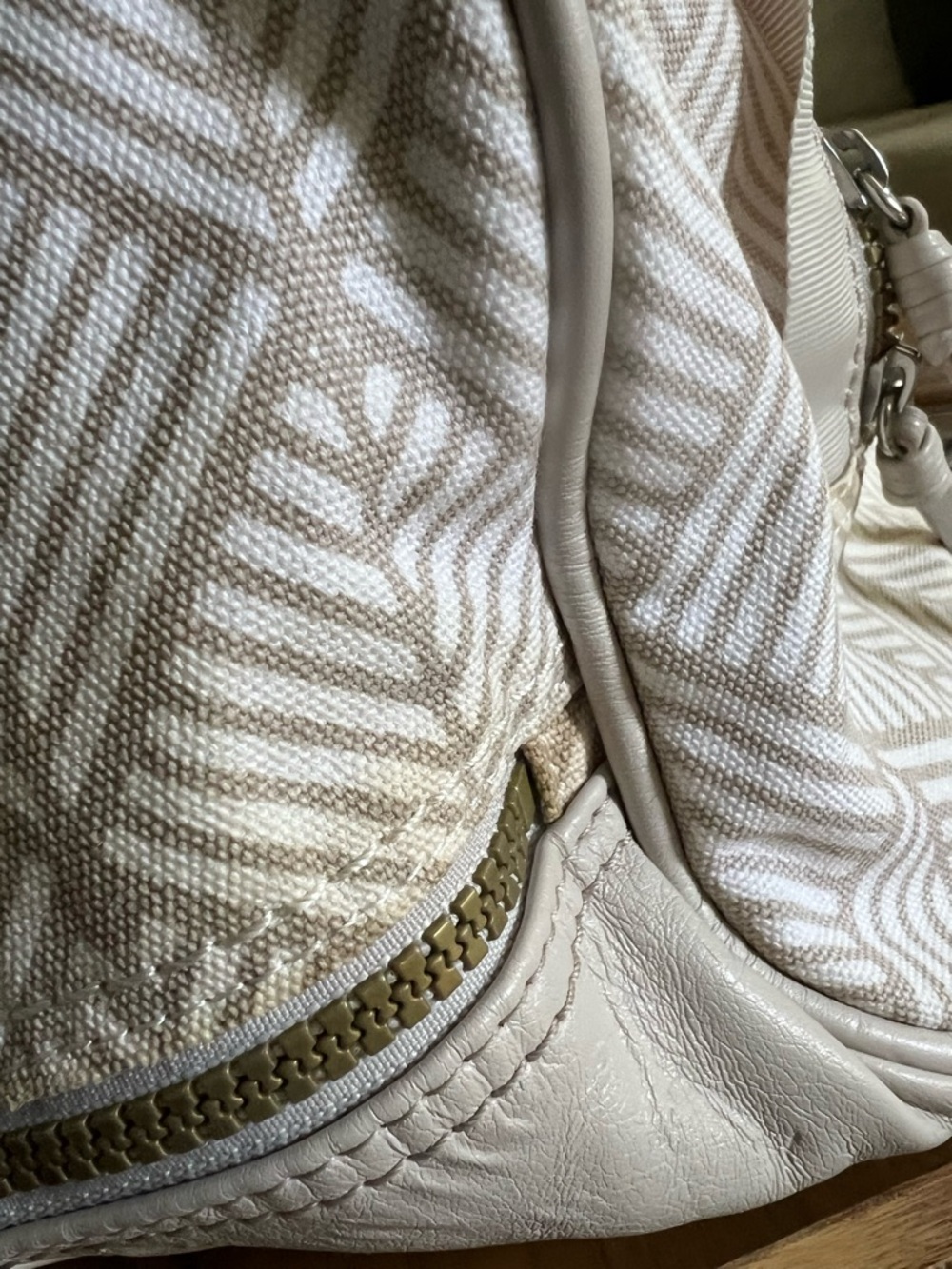 lululemon athletica Taupe and White Geometric Duffel - Picture 4 of 14